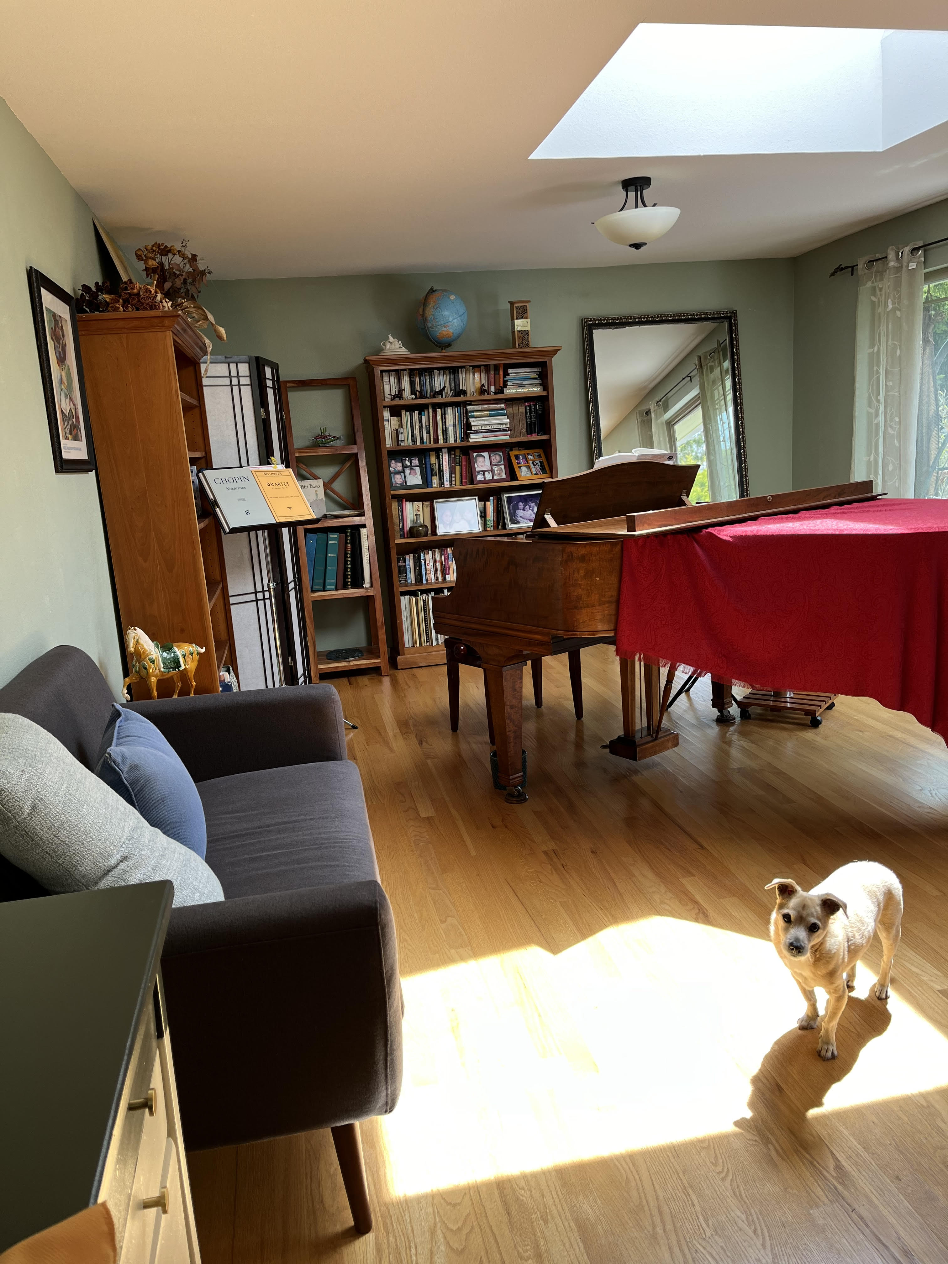 20240613-233105958-9ea4-e185e7e412b6_Piano Room.jpg